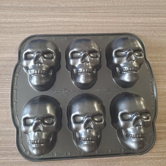 Nordic Ware Bronze 6 Mini Skull Cakelet Pan Halloween Baking Mold - Picture 1 of 8